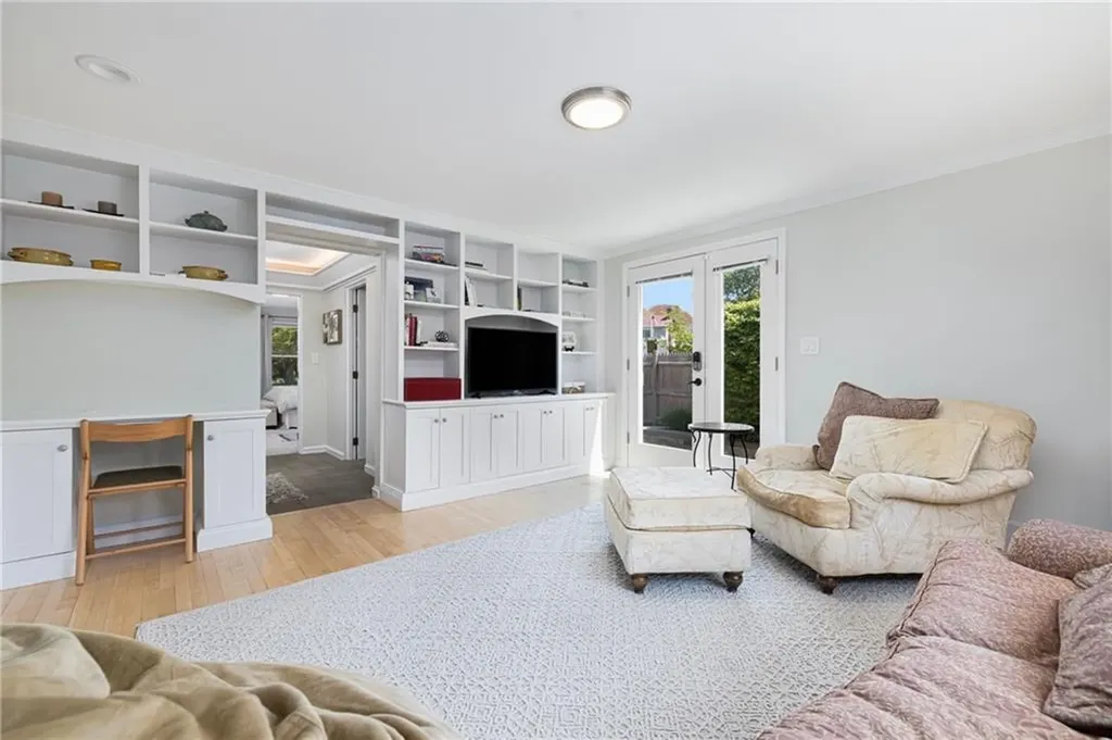 5 Maloney Lane Middletown RI 02842