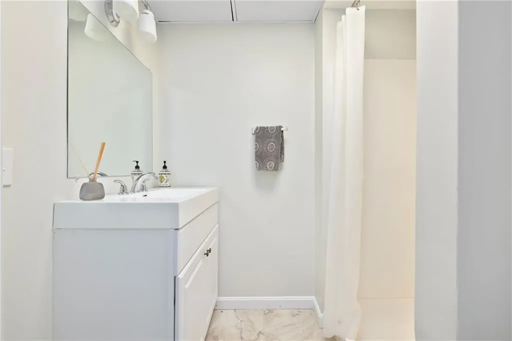 5 Maloney Lane Middletown RI 02842
