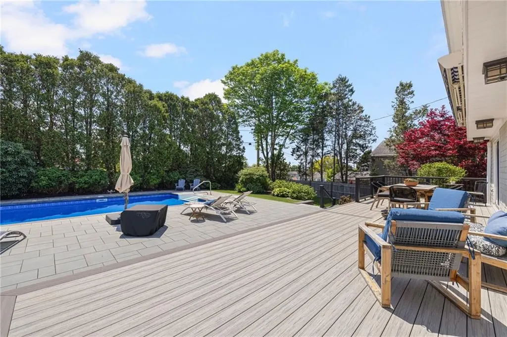 5 Maloney Lane Middletown RI 02842