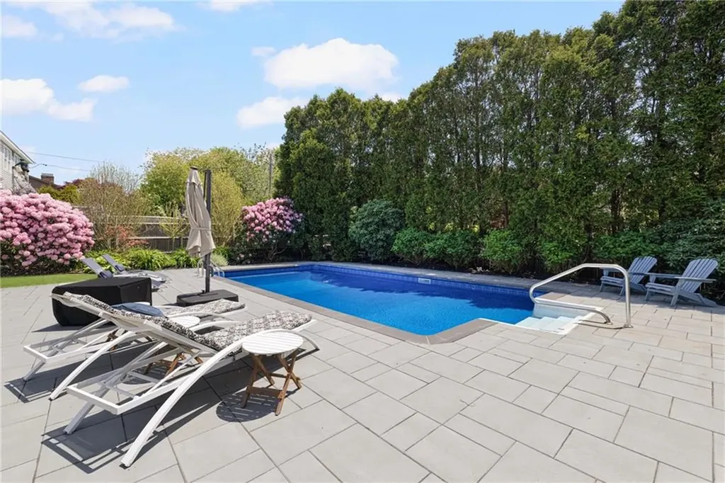 5 Maloney Lane Middletown RI 02842
