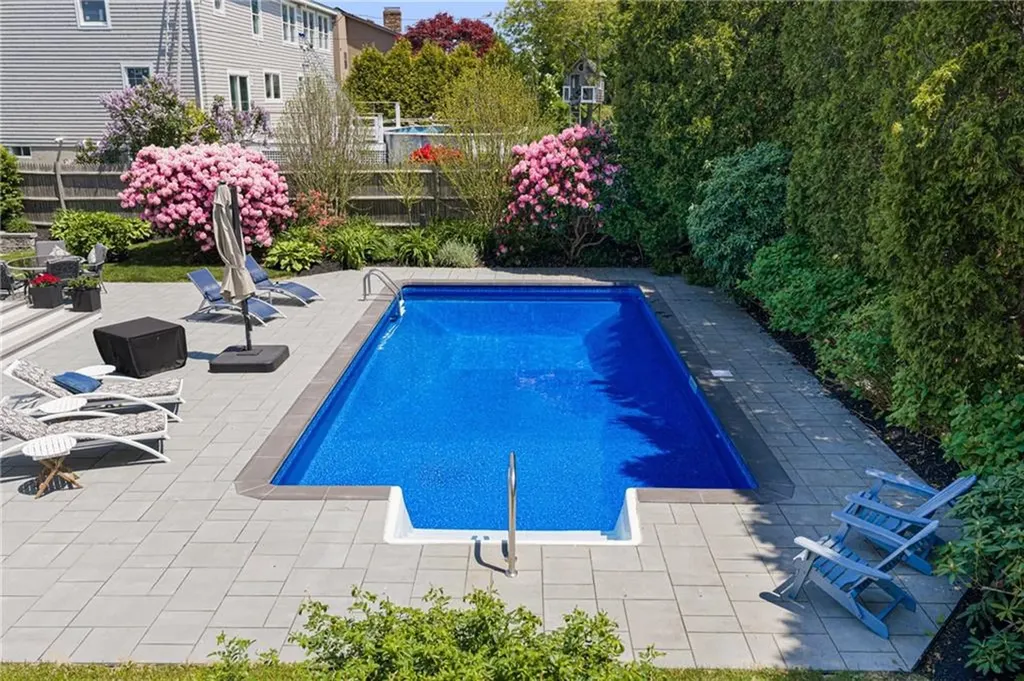 5 Maloney Lane Middletown RI 02842