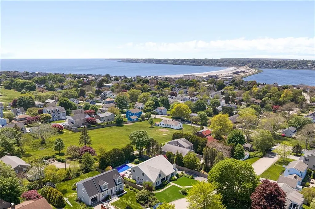 5 Maloney Lane Middletown RI 02842