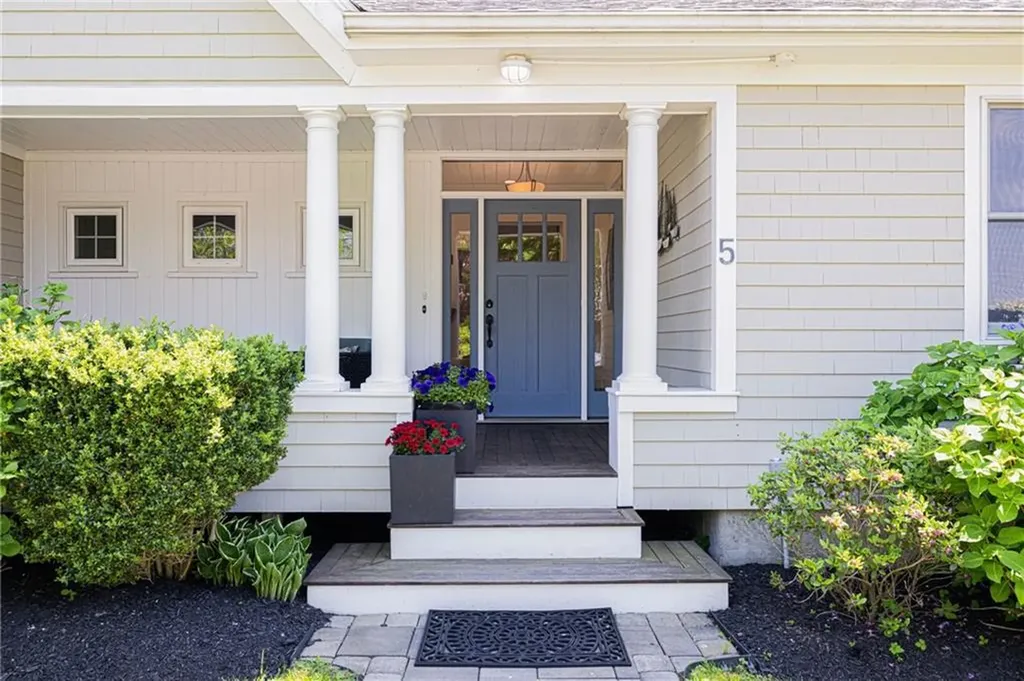 5 Maloney Lane Middletown RI 02842