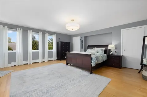 5 Maloney Lane Middletown RI 02842