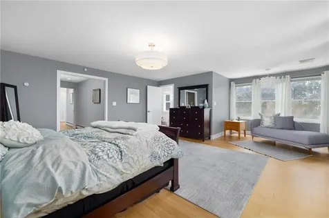 5 Maloney Lane Middletown RI 02842
