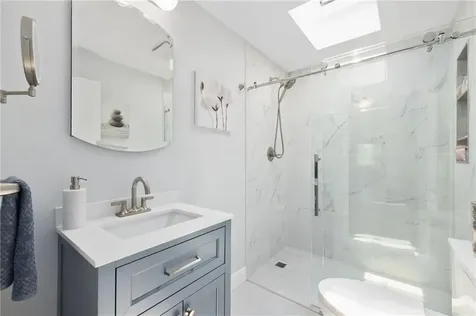 5 Maloney Lane Middletown RI 02842