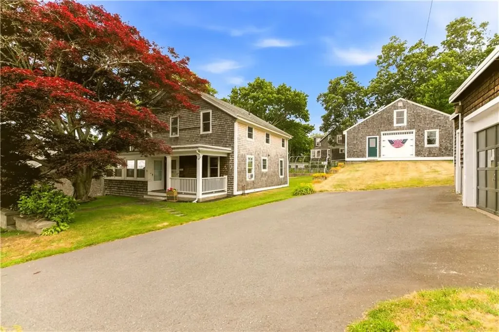 22 South Avenue Tiverton RI 02878
