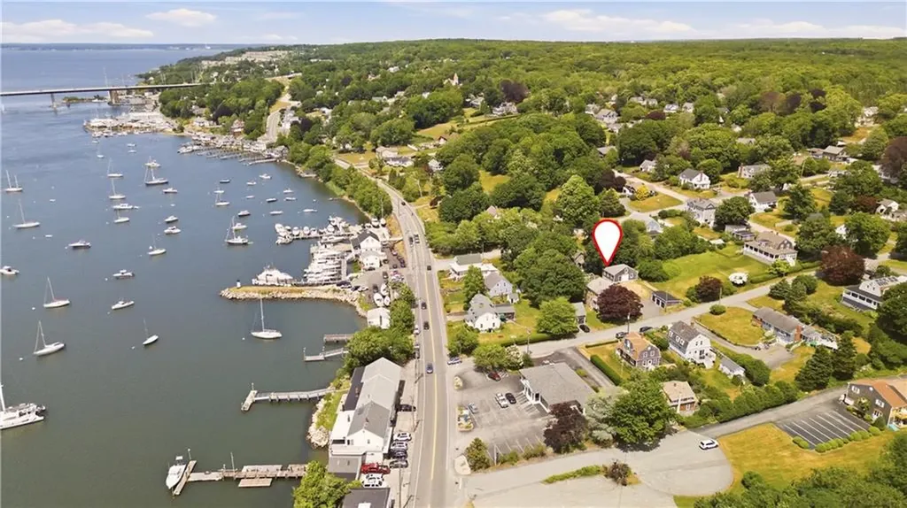 22 South Avenue Tiverton RI 02878