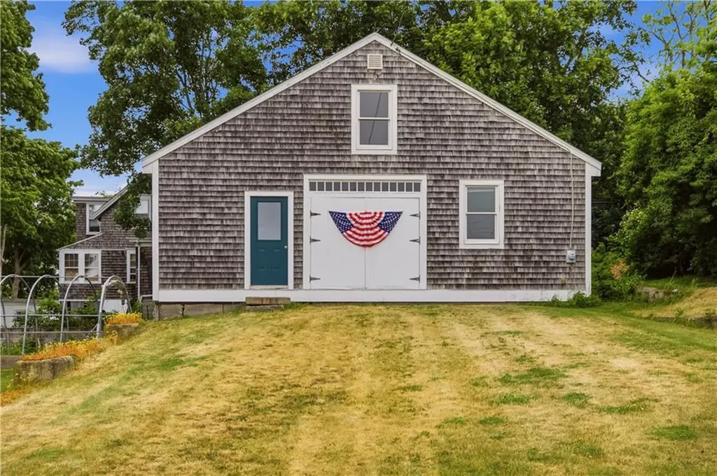 22 South Avenue Tiverton RI 02878