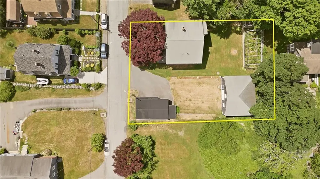 22 South Avenue Tiverton RI 02878
