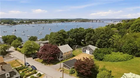 22 South Avenue Tiverton RI 02878
