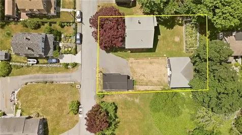 22 South Avenue Tiverton RI 02878
