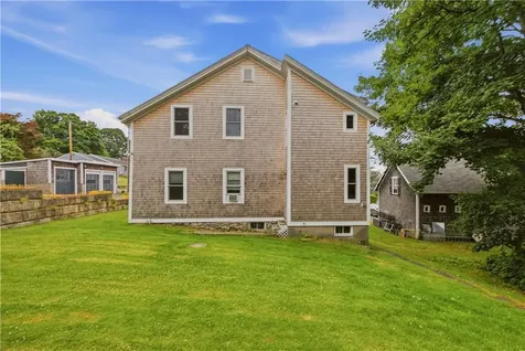 22 South Avenue Tiverton RI 02878