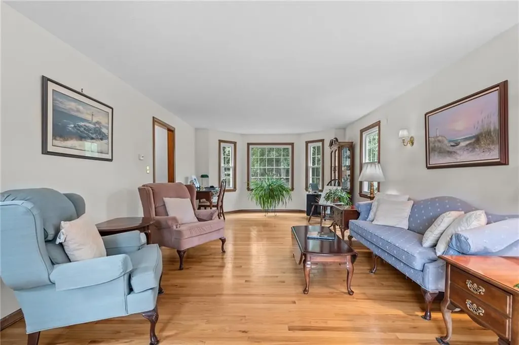157 Tara Lane Woonsocket RI 02895