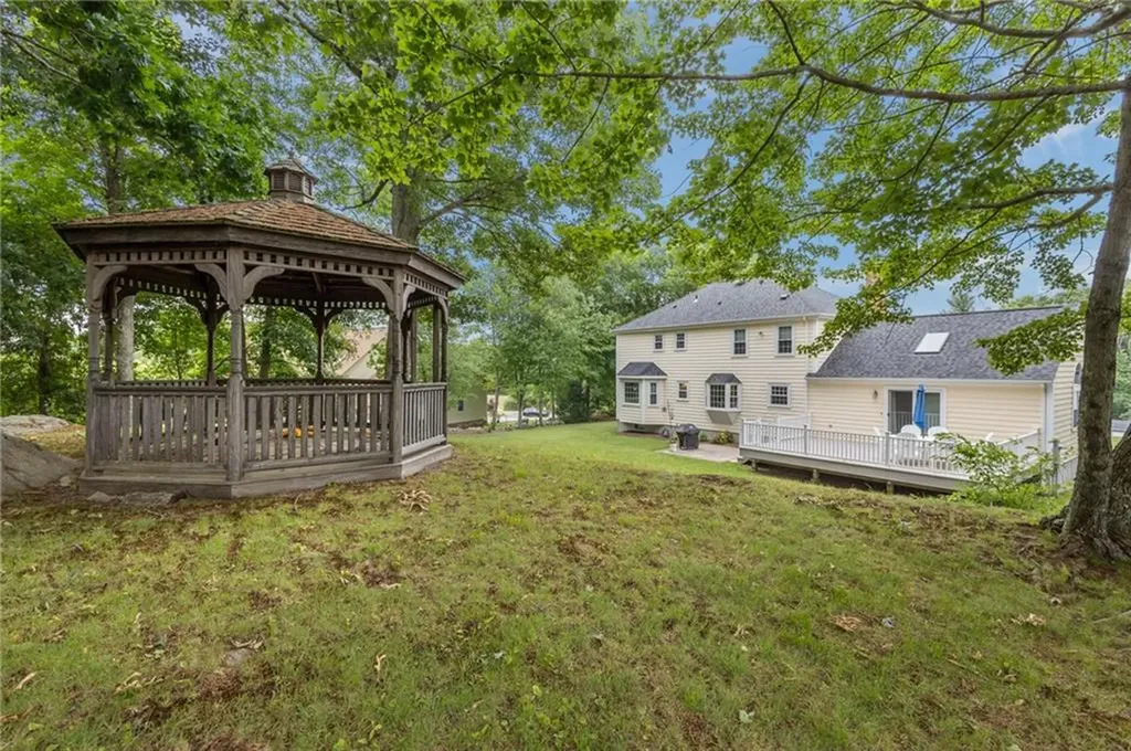 157 Tara Lane Woonsocket RI 02895
