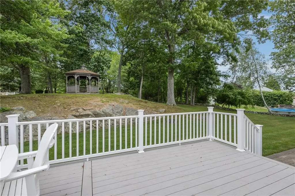 157 Tara Lane Woonsocket RI 02895