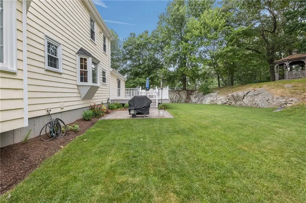 157 Tara Lane Woonsocket RI 02895
