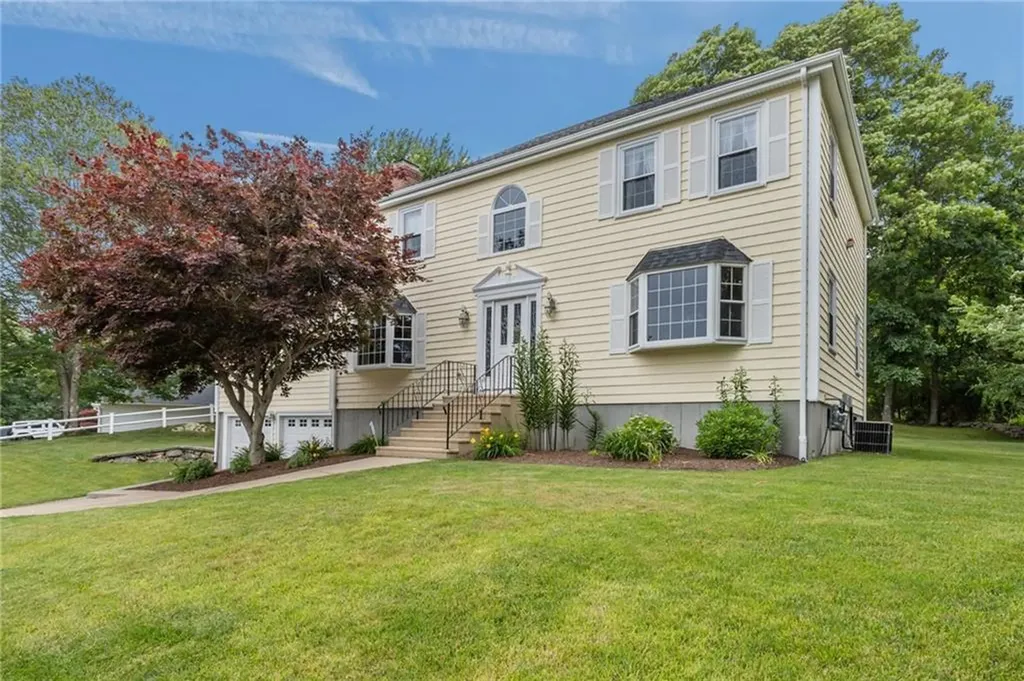 157 Tara Lane Woonsocket RI 02895