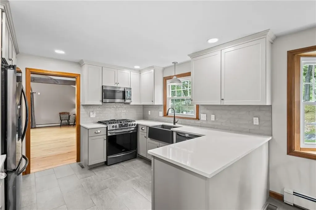 157 Tara Lane Woonsocket RI 02895