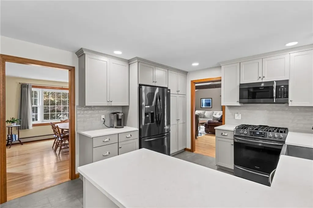157 Tara Lane Woonsocket RI 02895