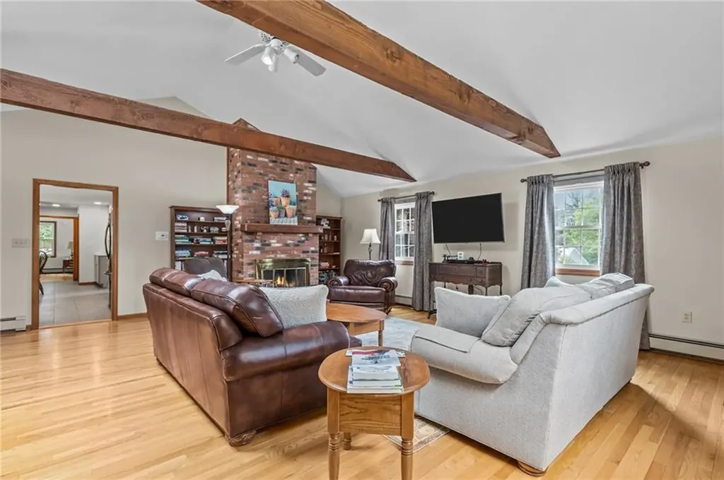 157 Tara Lane Woonsocket RI 02895