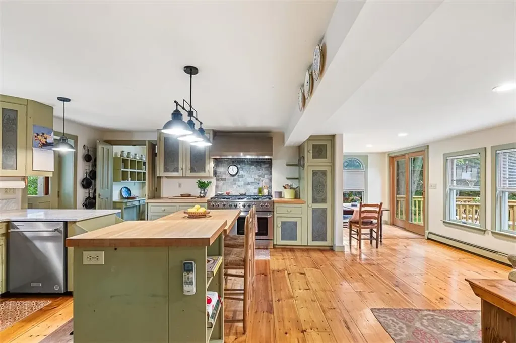 462 Ledge Road Seekonk MA 02771