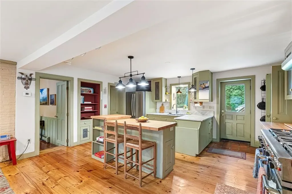 462 Ledge Road Seekonk MA 02771