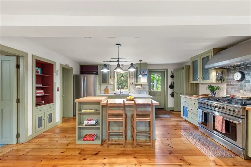 462 Ledge Road Seekonk MA 02771
