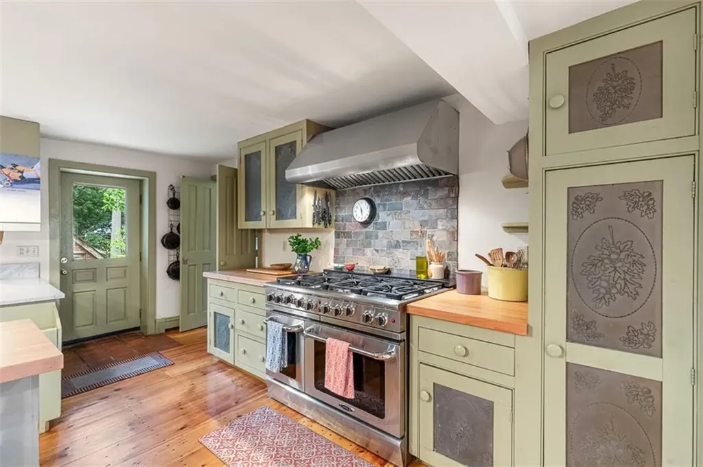 462 Ledge Road Seekonk MA 02771