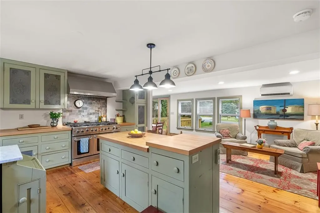 462 Ledge Road Seekonk MA 02771