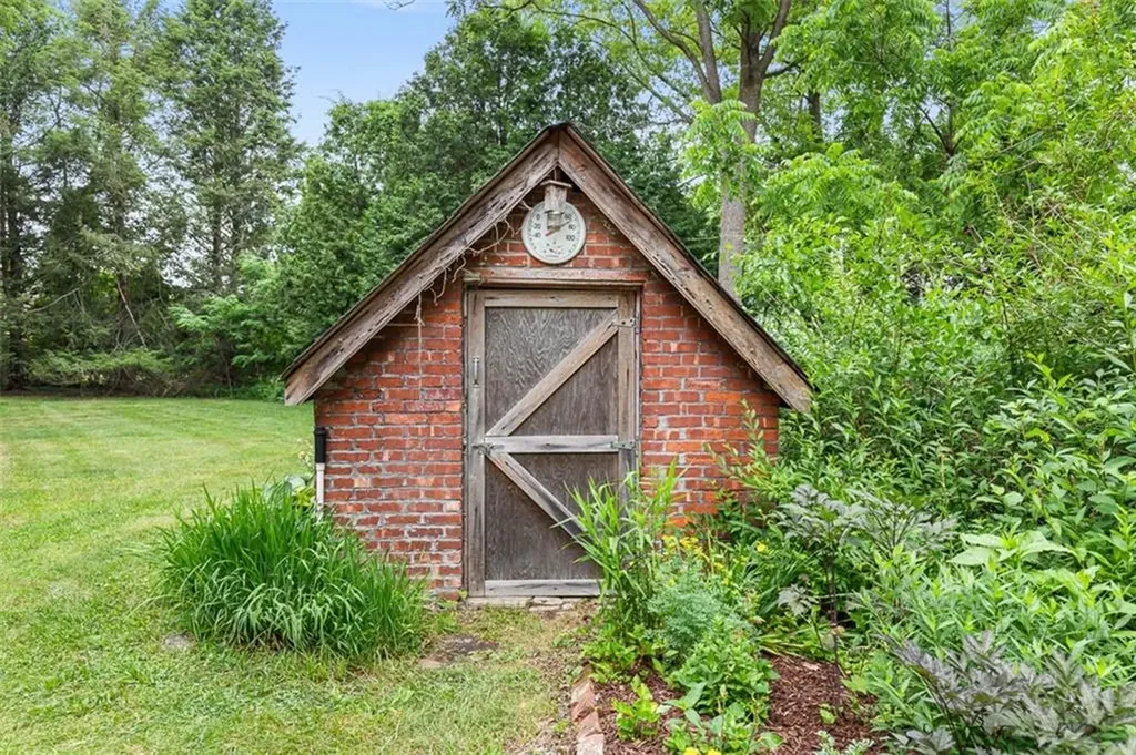 462 Ledge Road Seekonk MA 02771