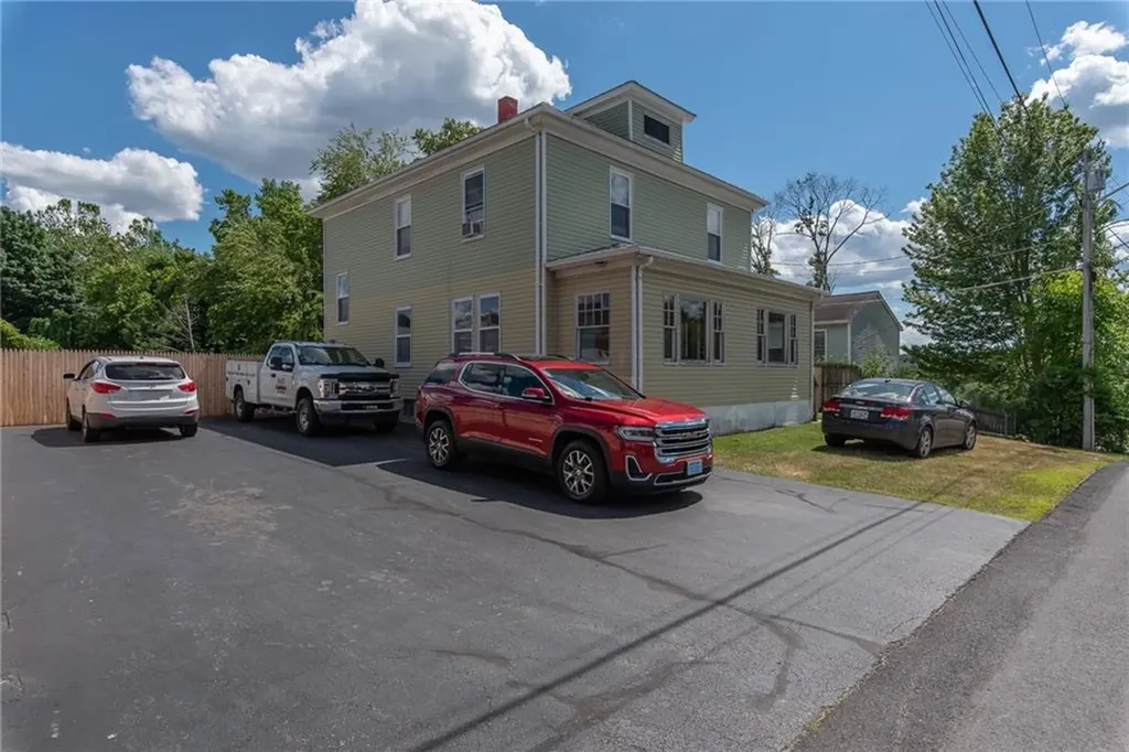 8 Short Street Cumberland RI 02864