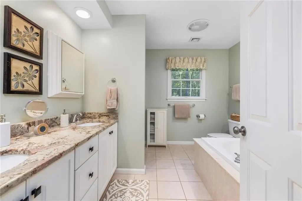 11 Prides Crossing Lane North Kingstown RI 02874