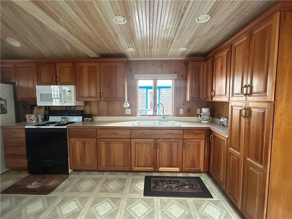 25 Champlin Avenue Narragansett RI 02879