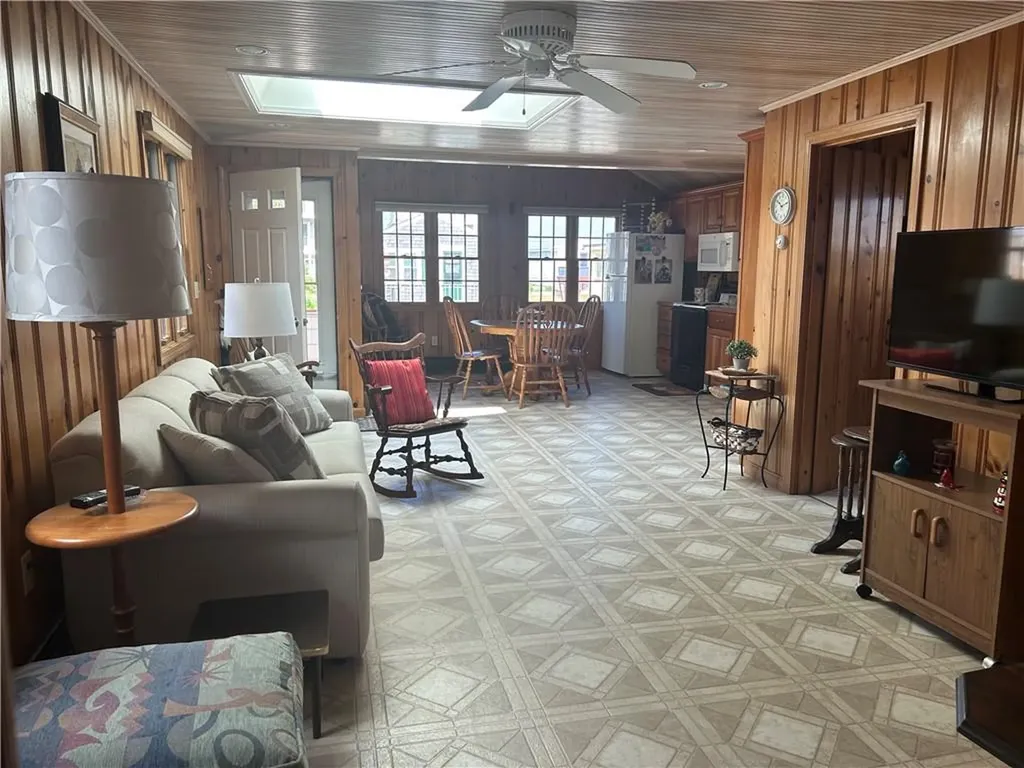 25 Champlin Avenue Narragansett RI 02879