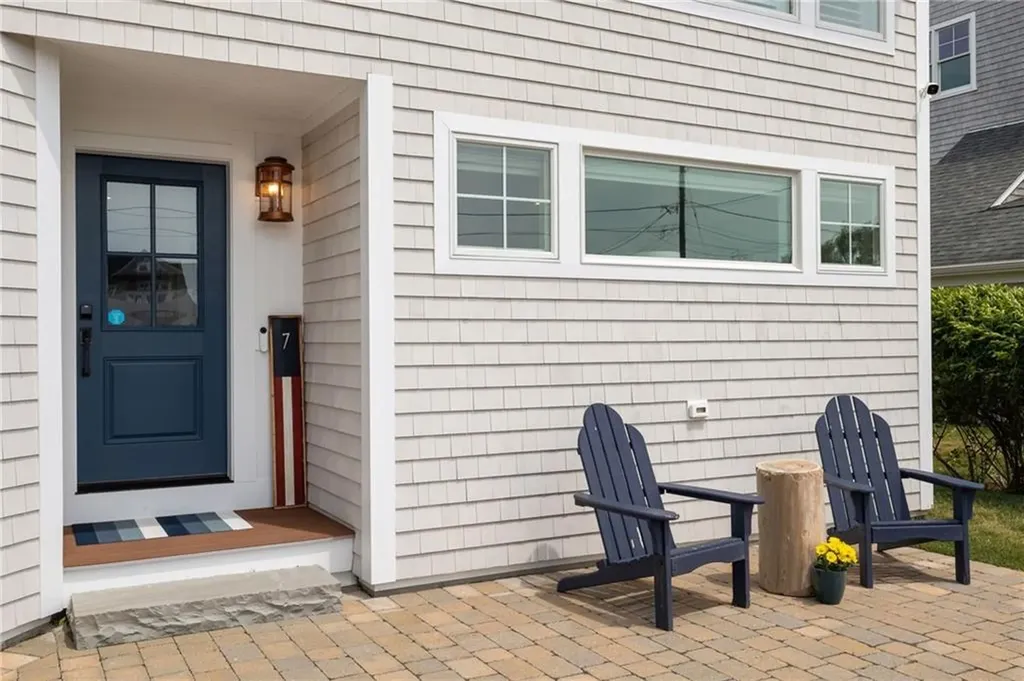 7 Rosebriar Avenue South Kingstown RI 02879