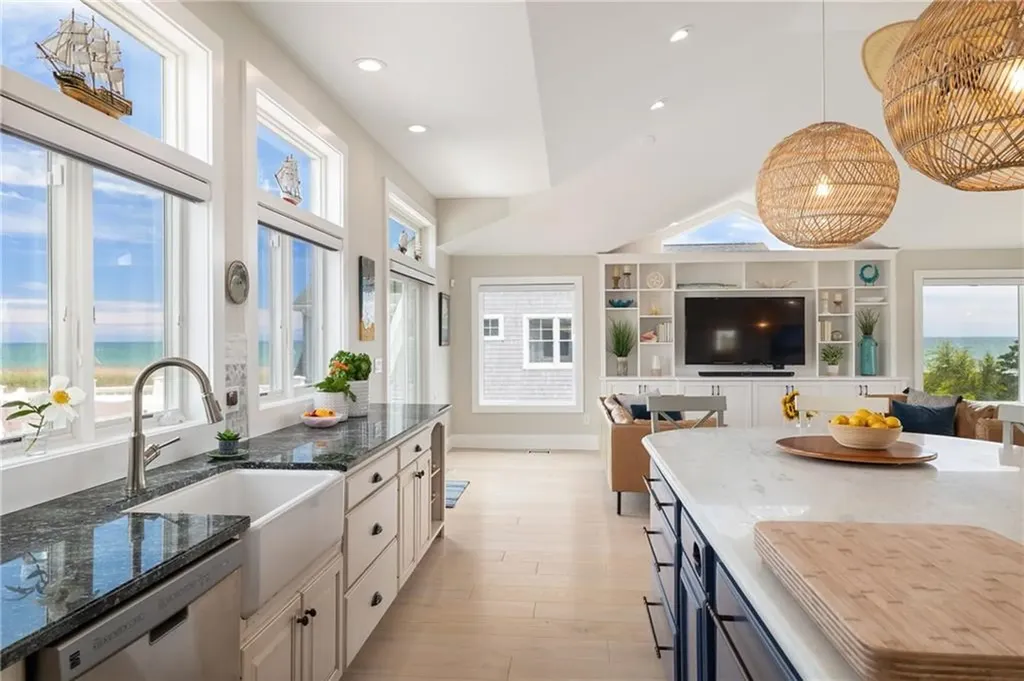 7 Rosebriar Avenue South Kingstown RI 02879
