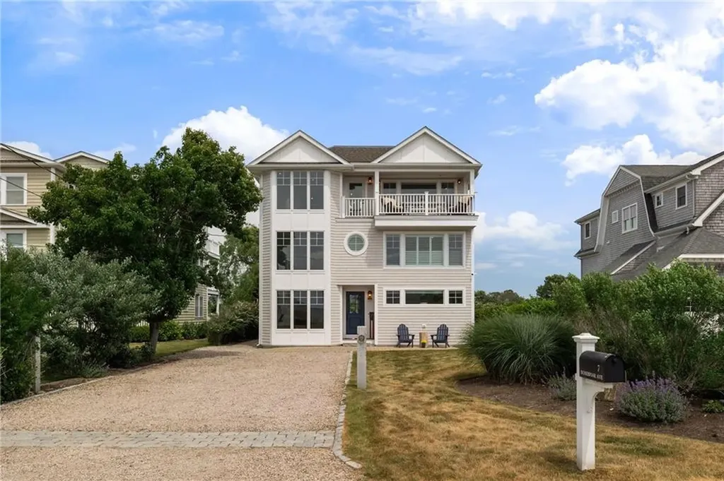 7 Rosebriar Avenue South Kingstown RI 02879