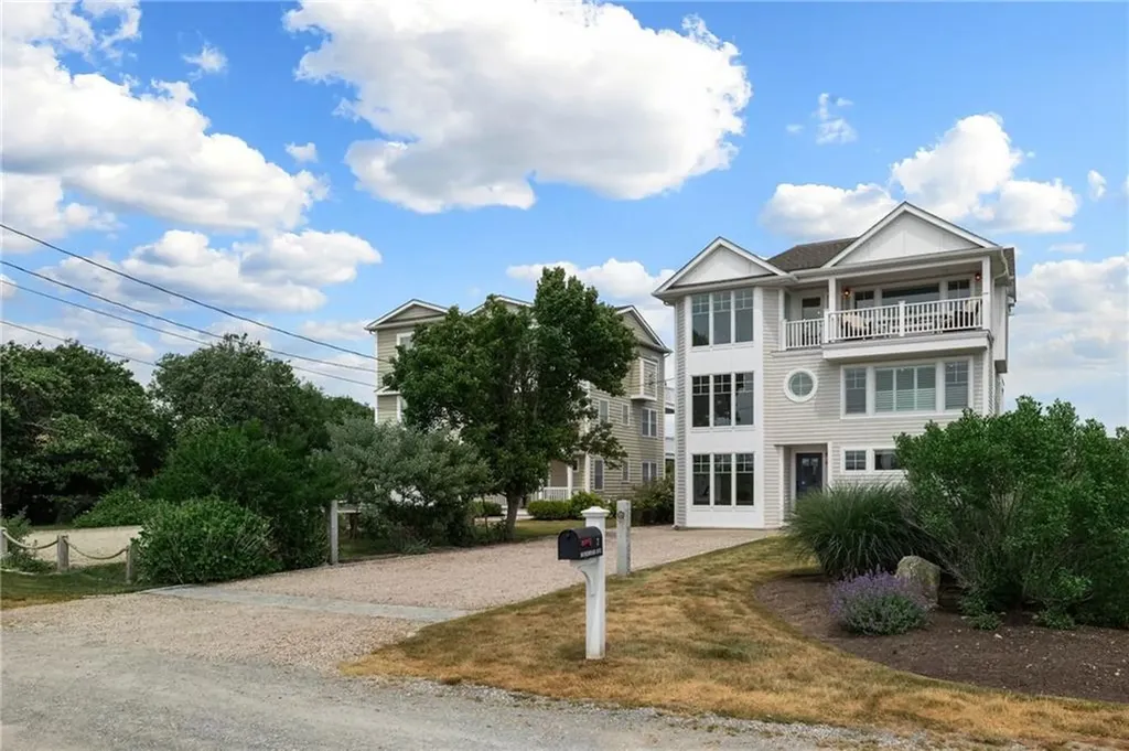 7 Rosebriar Avenue South Kingstown RI 02879