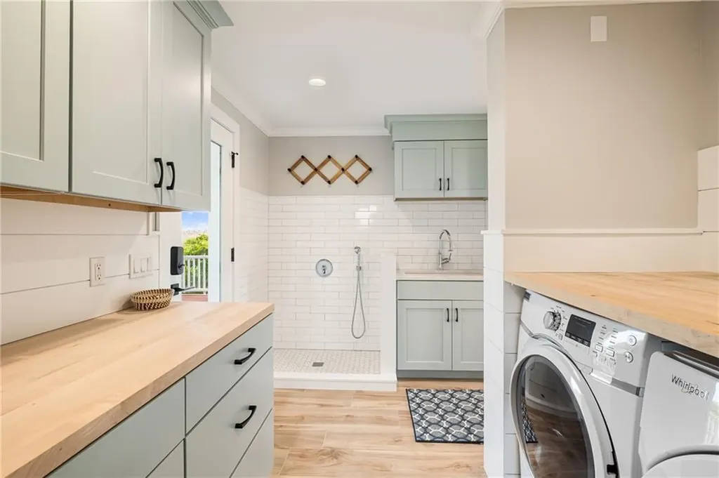 7 Rosebriar Avenue South Kingstown RI 02879
