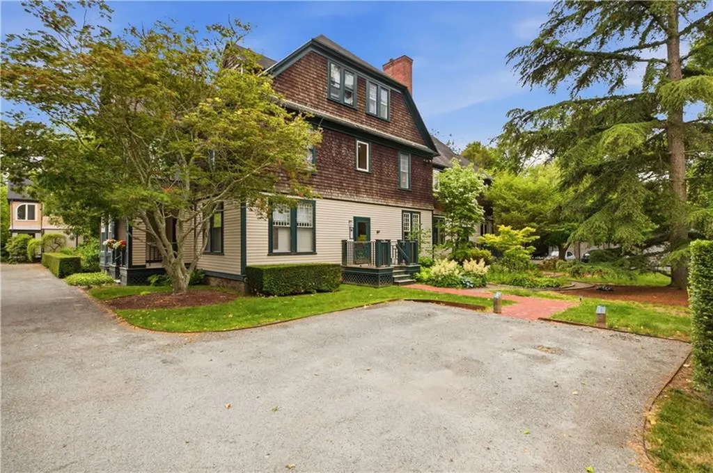 158 Narragansett Avenue Newport RI 02840