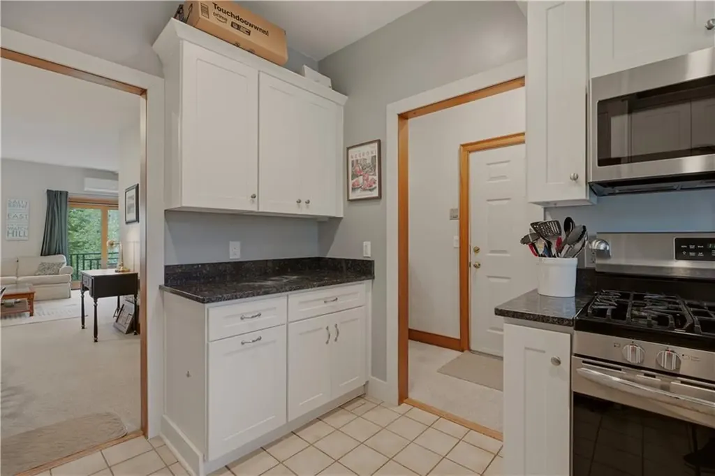 158 Narragansett Avenue Newport RI 02840