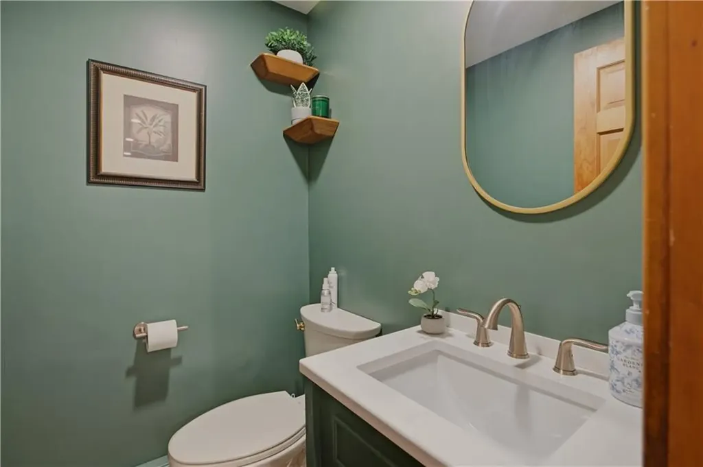 158 Narragansett Avenue Newport RI 02840