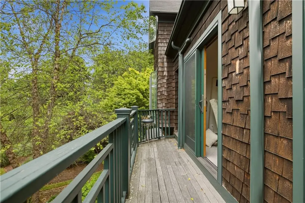 158 Narragansett Avenue Newport RI 02840