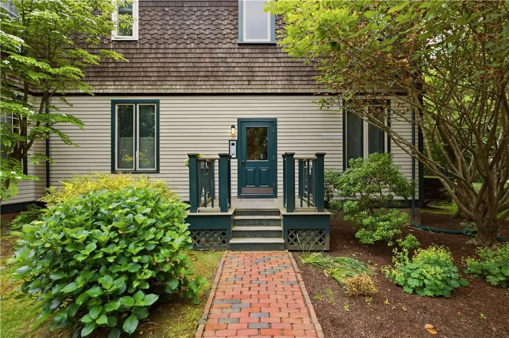 158 Narragansett Avenue Newport RI 02840