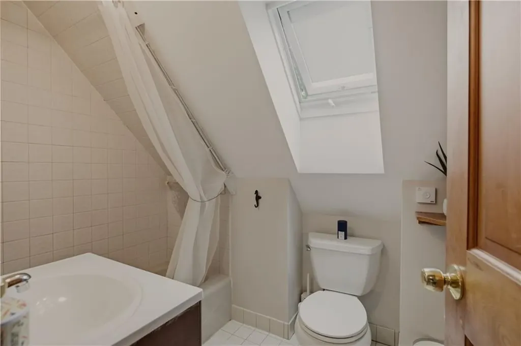 158 Narragansett Avenue Newport RI 02840