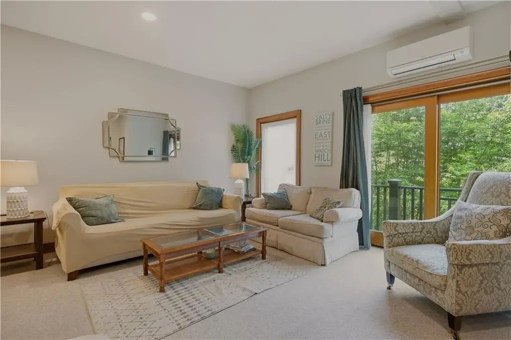 158 Narragansett Avenue Newport RI 02840