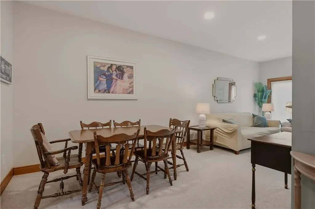 158 Narragansett Avenue Newport RI 02840