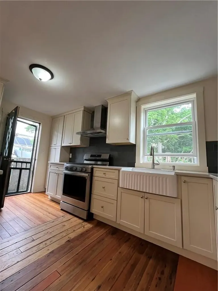 12 Washington Street Bristol RI 02809