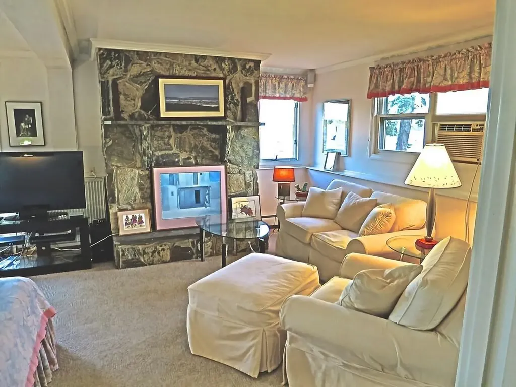 20 Thorpe Avenue Portsmouth RI 02871
